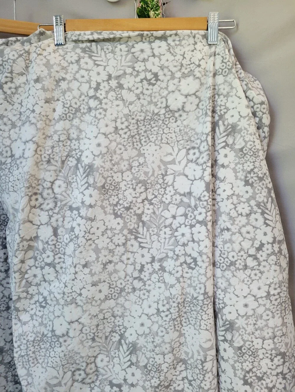 Pottery Barn Teen Flat and Fitted Sheet Floral Gray XL TWIN